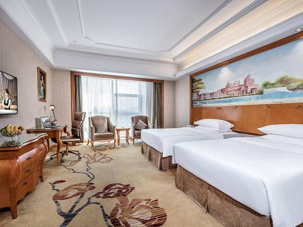 Vienna International Hotel Xinyang Yangshan New District