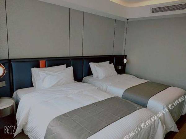 Yitel Collection (Yanji Railway Station)