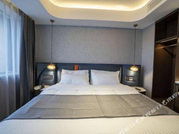 Yitel Collection (Yanji Railway Station)