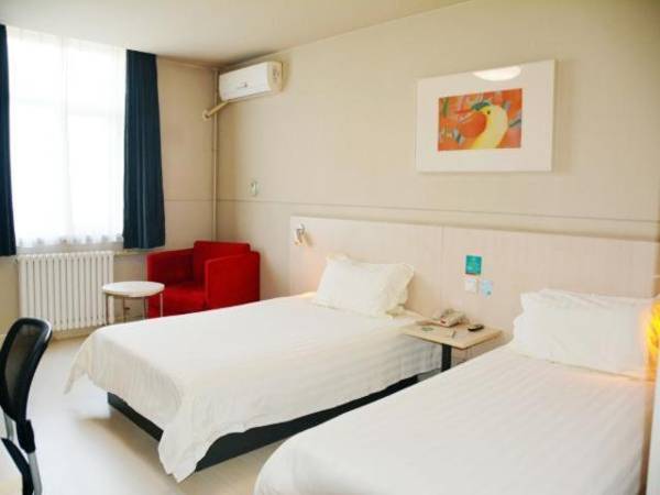 Jinjiang Inn Baoding Military School Square