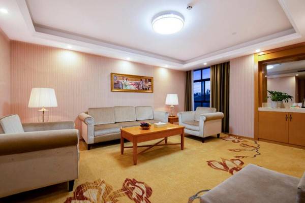 Vienna Hotel Qinzhou North Area Plaza