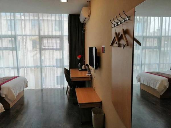 Thank Inn Chain Hotel Guizhou Qianxinan Xingren County Food Street Store