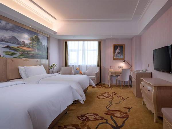 Vienna Hotel Guizhou Xingyi Wanfenglin High-Speed Railway Airport