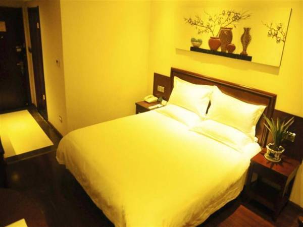 GreenTree Inn Jiangxi Yingtan Railway Station Square Business Hotel