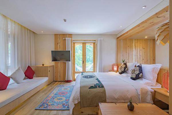 Arro Khampa by Zinc Journey Lijiang