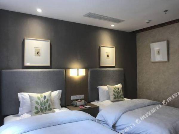 the No. 1 Courtyard Hotel