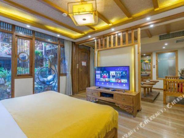 Small Peak Palace Inn