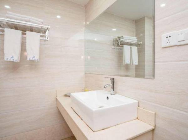 Li Jiang Min Hang Lan Tian Jiu Dian Ji Chang Da Ba Yuan Dian