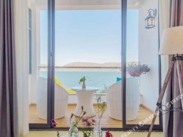 Xiyu Lake-view Hostel