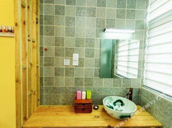 Da Li Cai Cun Lian Hua Inn