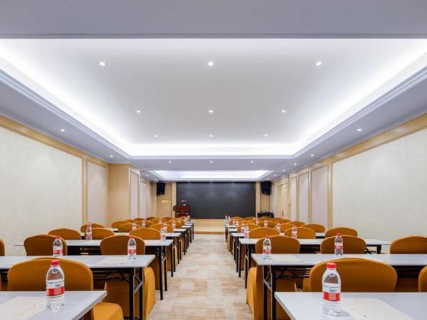 Vienna Hotel Anhui Fuyang Funan Bailing Apartment