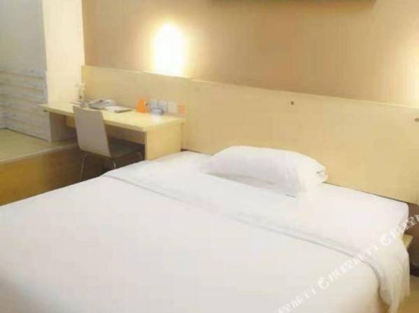 Seven days Xiangjiang Hotel (Seven Star archway Store)
