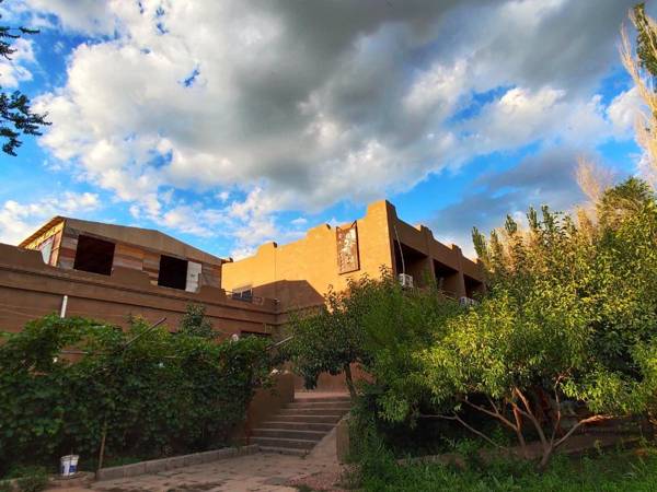 Dunhuang Jinshe Times Inn