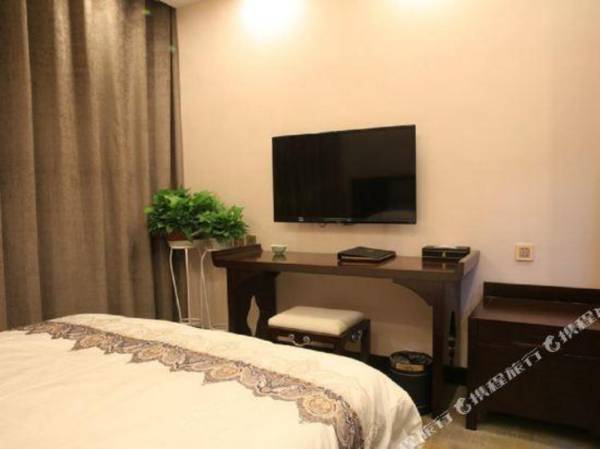 Nine-color Deer Hotel