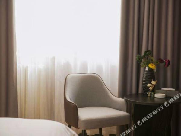 Qinyang Wanhong Business Hotel