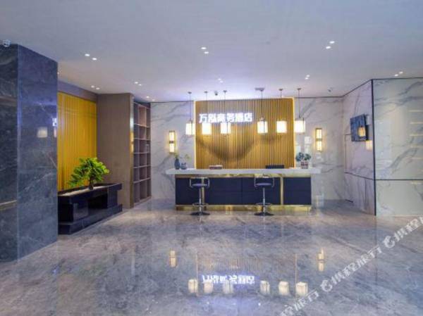 Qinyang Wanhong Business Hotel