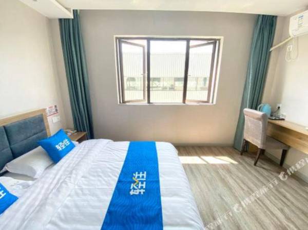 Yuezhijia Business Hotel (Huoshan Ferris Wheel Passenger Transport Center)