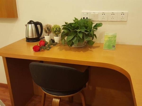 Vatica JiangSu XuZhou XinYi Railway Station Square Hotel