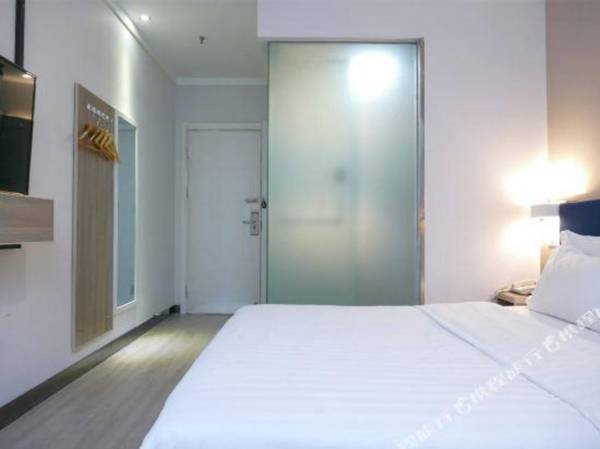 7 Days Premium· Xianning Wenquan Pedestrian Street Shopping Park