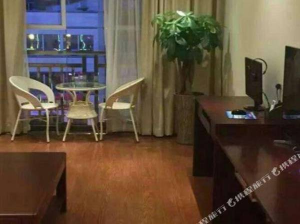 Cen Gong Yin He Jia Ri Hotel