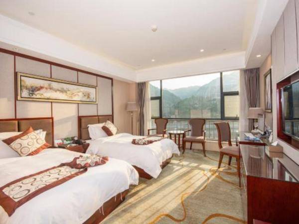 Earth Sunshine Hotel