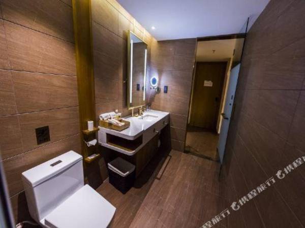 James Joyce Coffetel· Changchun People's Square Metro Station