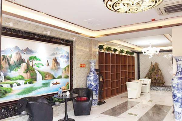 City 118 Hotel Longmen High Speed Railway Station