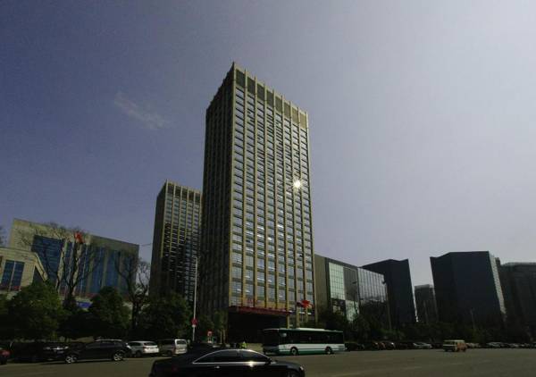 Mingchun International Holiday Hotel