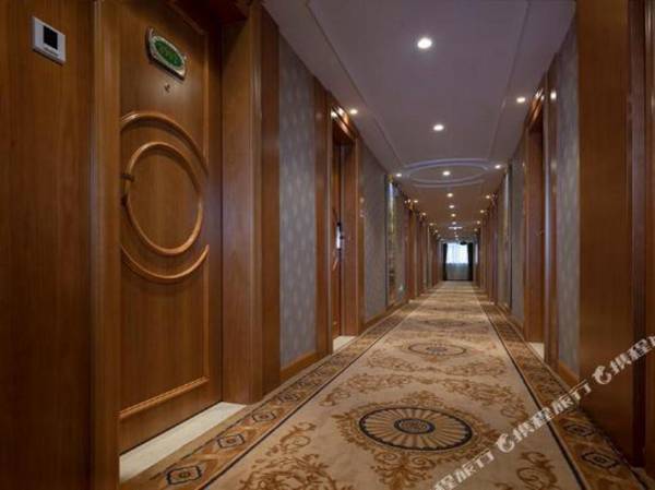 Wei Ye Na Jiu Dian (Dong Guan Da Ling Shan Bai Hua Dong Dian )