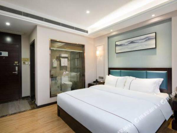 Huihe Hotel (Xiangjiang Century City Branch of Changsha North Bus Station)