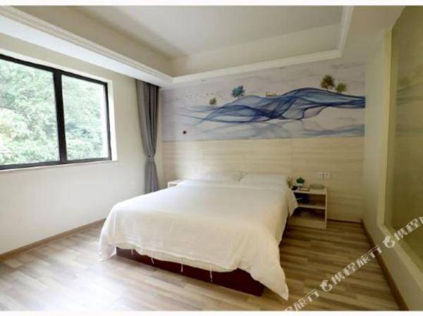 Huari Hotel (Changsha Yuelushan Chaowan Town Metro Station Branch)