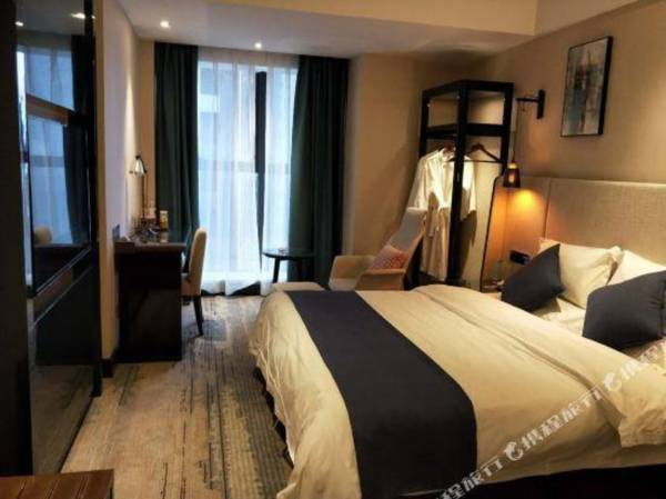 Red Box Exquisite Hotel