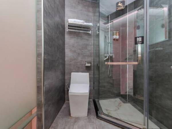 Towo Holiday Hotel (Luzhou Southwest Trade City)
