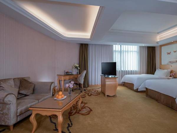 Vienna Hotel Guangxi Hechi Nandan Jinfurong Square