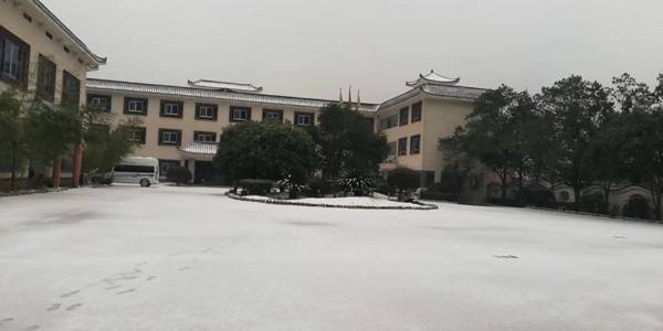 Lang Quan Holiday Hotel