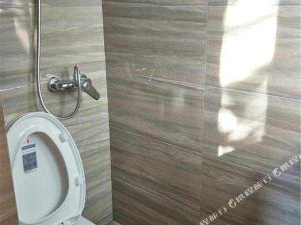 Huangqunliang Farmhouse