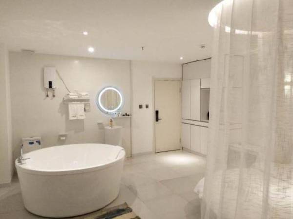 Beipiao Qiyu Theme Hotel