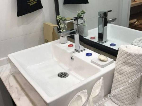 Hotel Monet (Lvliang Lishi)