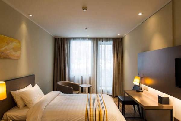 Home Inn Plus Suzhou Wujiang Fenhu Luxin Avenue