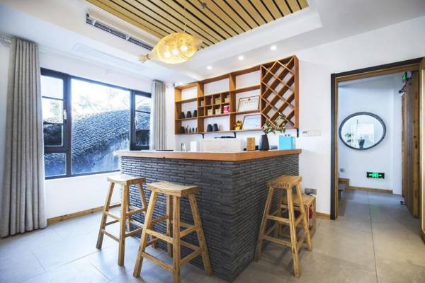 LanTing XinLu Home Stay