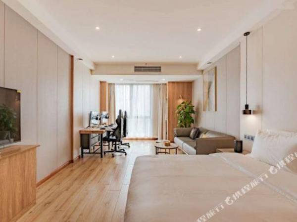 Workspace - Tianyi Cinema Apartment