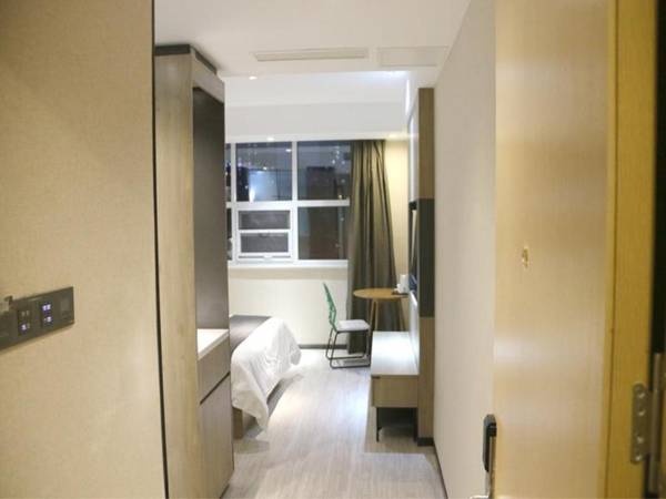 UP AND IN Hotel Shandong Linyi Lanshan District Taisheng Plaza