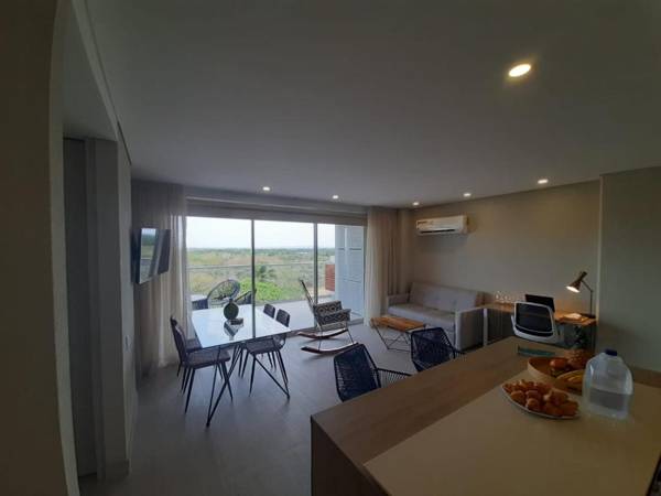 La Boquilla 4 personas frente a la playa