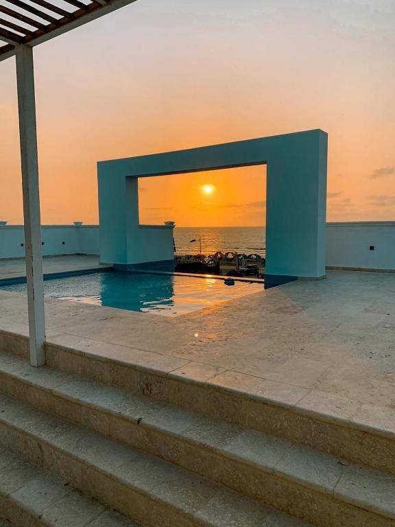 Coco Beach Hotel - Rooftop & Beach Club