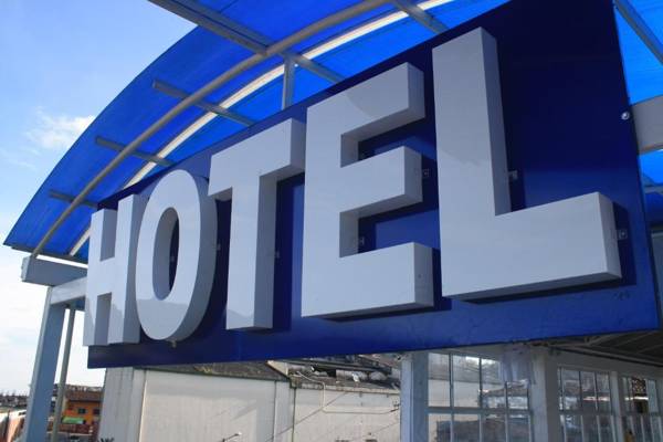 BLUE HOTEL