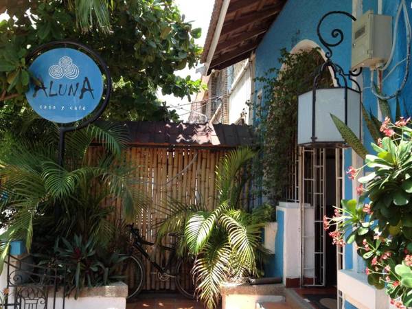 Aluna Hostel B&B