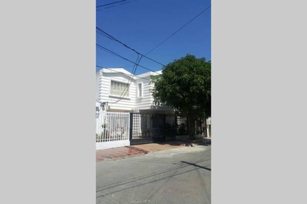 Habitación Privada 10 min de la playa entrada independiente.