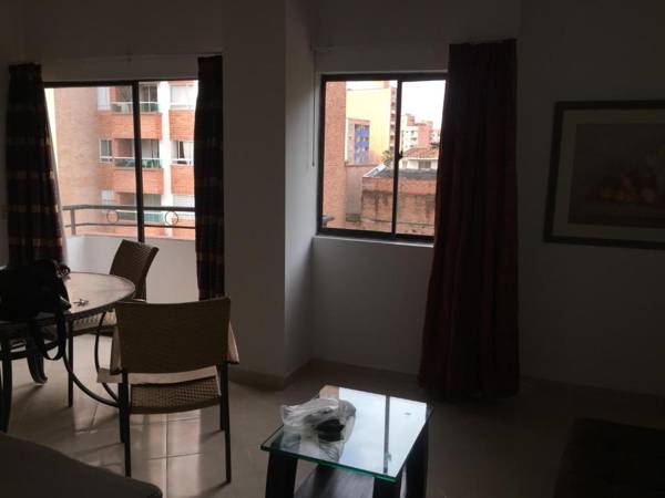 Excelente moderno amoblado y bien ubicado apartamento en Laureles Medellín