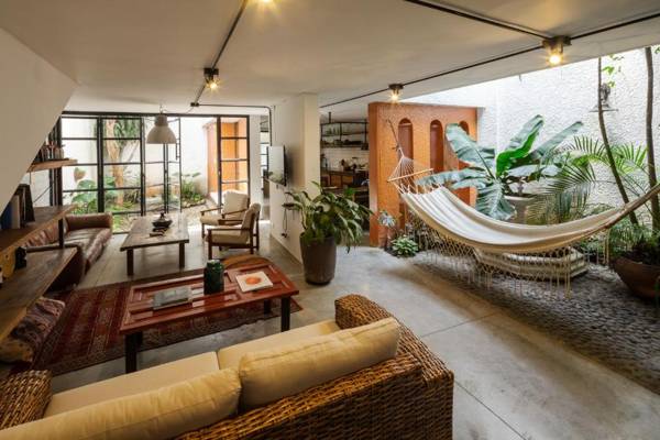 Colonial Villa in Laureles