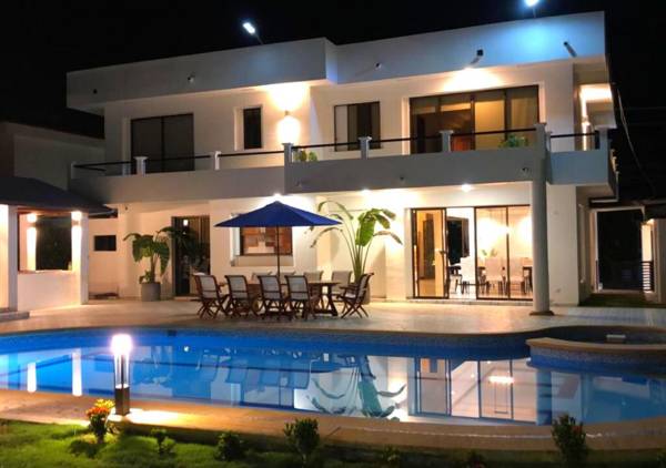 Casa Quinta Privada Condominio Campestre el Peñon Girardot Luxury